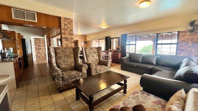 5 Bedroom Property for Sale in Uvongo KwaZulu-Natal