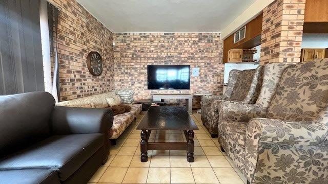 5 Bedroom Property for Sale in Uvongo KwaZulu-Natal