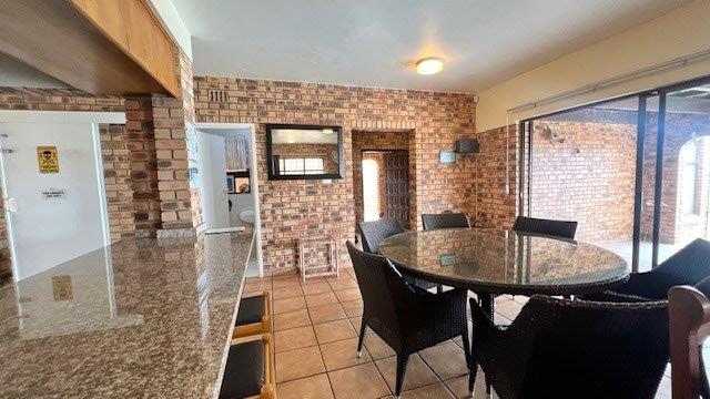 5 Bedroom Property for Sale in Uvongo KwaZulu-Natal