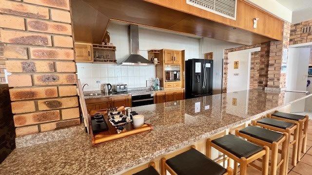 5 Bedroom Property for Sale in Uvongo KwaZulu-Natal