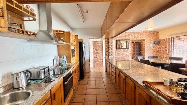 5 Bedroom Property for Sale in Uvongo KwaZulu-Natal