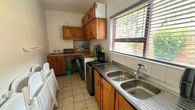 5 Bedroom Property for Sale in Uvongo KwaZulu-Natal