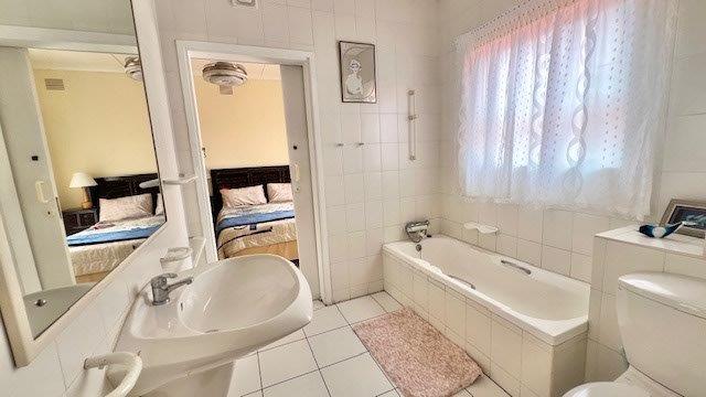 5 Bedroom Property for Sale in Uvongo KwaZulu-Natal