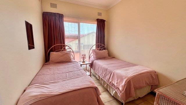 5 Bedroom Property for Sale in Uvongo KwaZulu-Natal