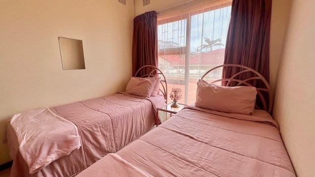 5 Bedroom Property for Sale in Uvongo KwaZulu-Natal