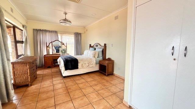 5 Bedroom Property for Sale in Uvongo KwaZulu-Natal