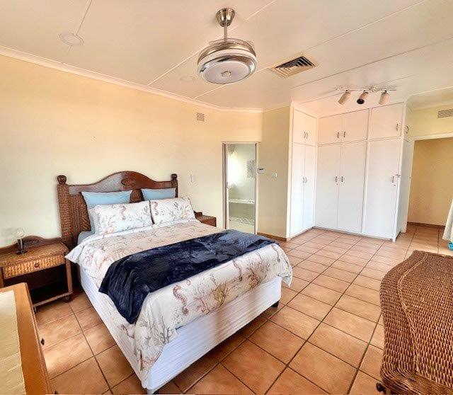 5 Bedroom Property for Sale in Uvongo KwaZulu-Natal