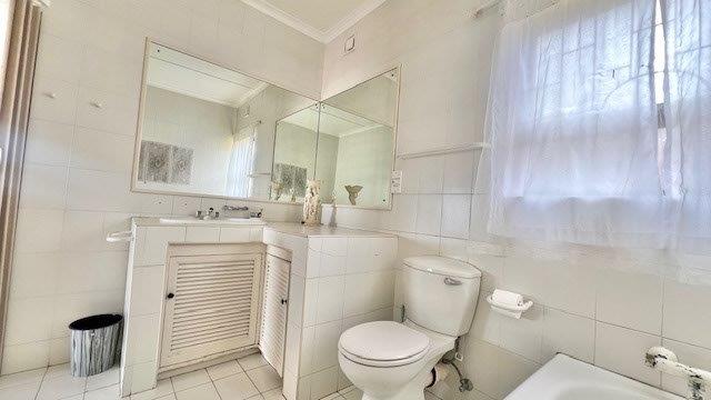 5 Bedroom Property for Sale in Uvongo KwaZulu-Natal