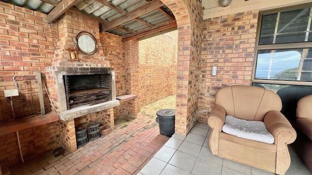5 Bedroom Property for Sale in Uvongo KwaZulu-Natal