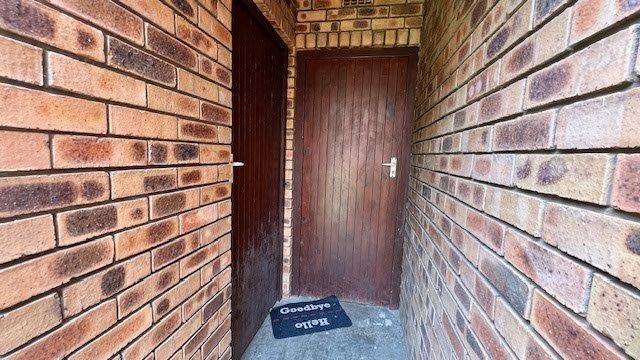 5 Bedroom Property for Sale in Uvongo KwaZulu-Natal