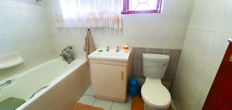 4 Bedroom Property for Sale in Umtentweni KwaZulu-Natal