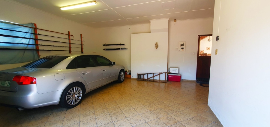 4 Bedroom Property for Sale in Umtentweni KwaZulu-Natal