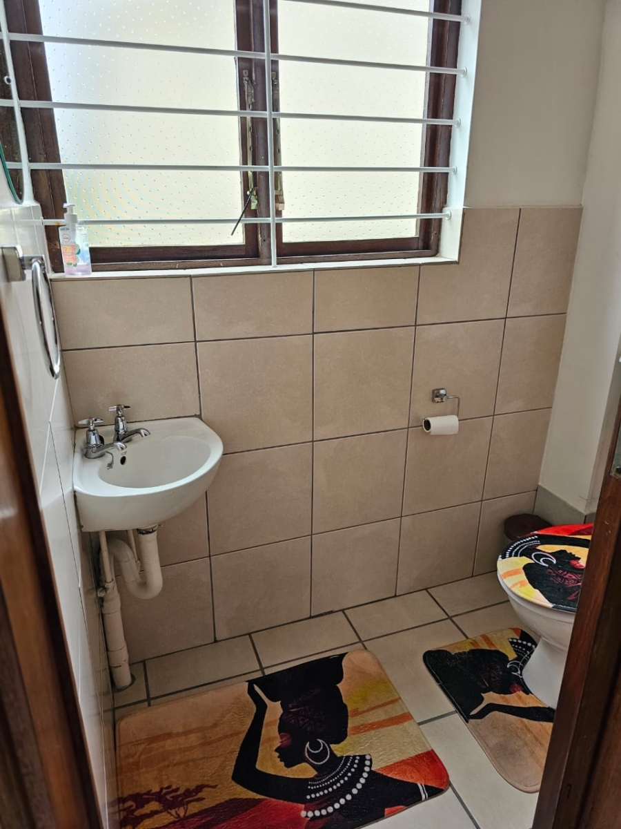 2 Bedroom Property for Sale in Umtentweni KwaZulu-Natal