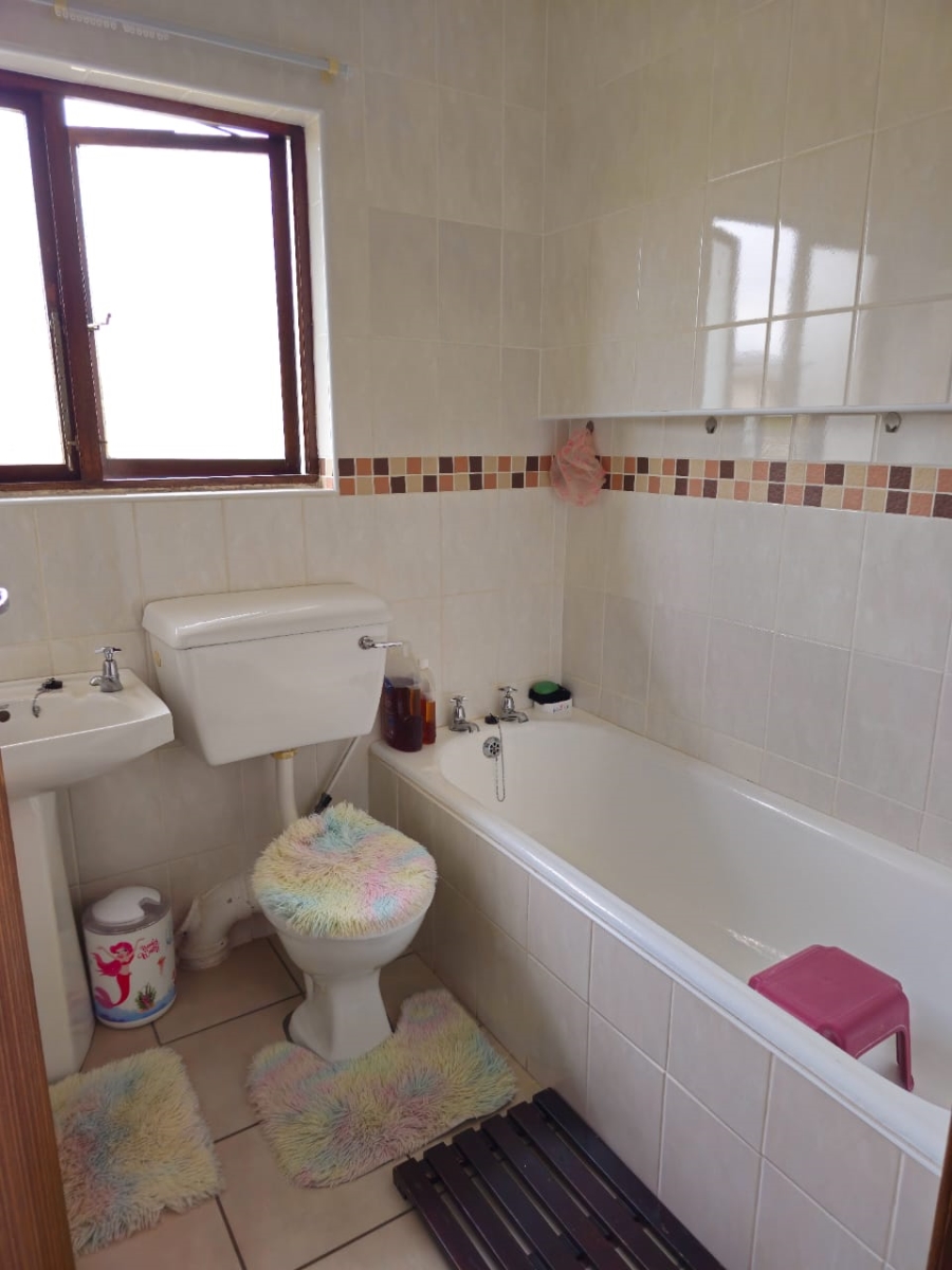 2 Bedroom Property for Sale in Umtentweni KwaZulu-Natal