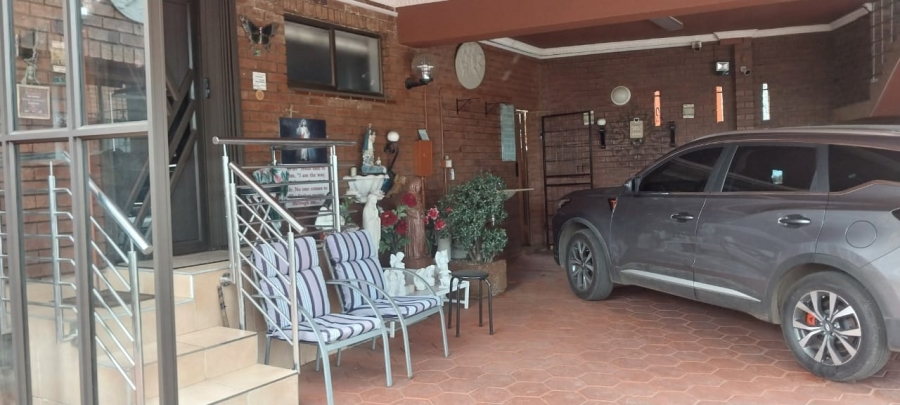 5 Bedroom Property for Sale in Raisethorpe KwaZulu-Natal