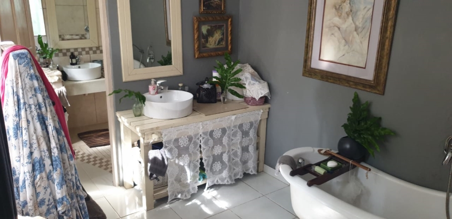 4 Bedroom Property for Sale in Umtentweni KwaZulu-Natal