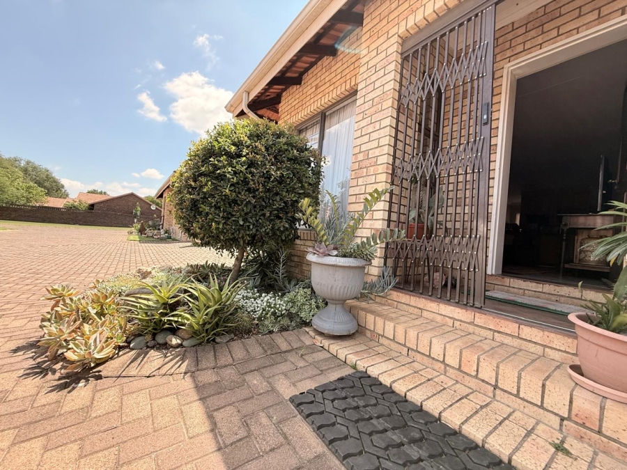 3 Bedroom Property for Sale in Sunnyridge KwaZulu-Natal