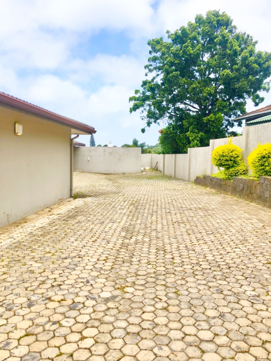 4 Bedroom Property for Sale in Umtentweni KwaZulu-Natal