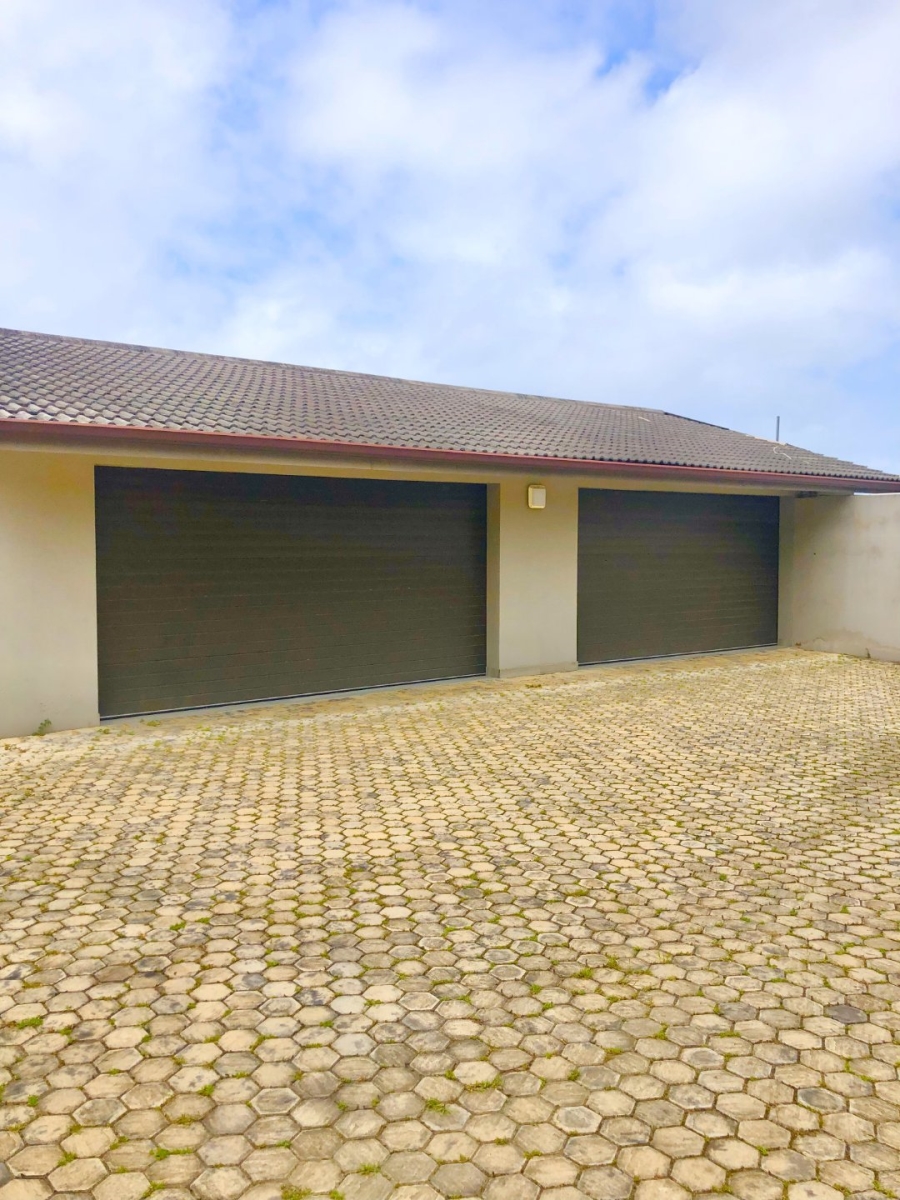 4 Bedroom Property for Sale in Umtentweni KwaZulu-Natal