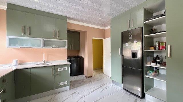 5 Bedroom Property for Sale in Margate KwaZulu-Natal