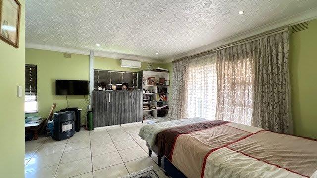 5 Bedroom Property for Sale in Margate KwaZulu-Natal