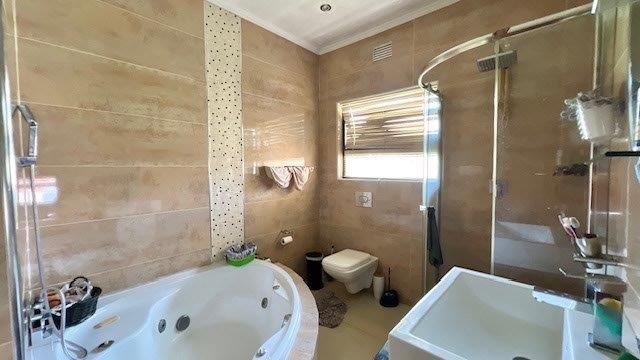 5 Bedroom Property for Sale in Margate KwaZulu-Natal