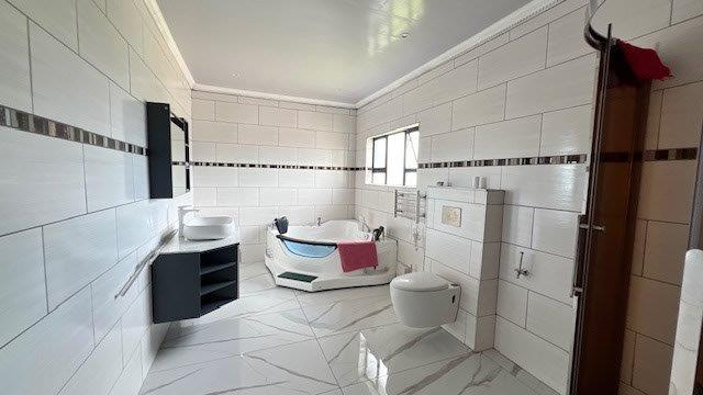 5 Bedroom Property for Sale in Margate KwaZulu-Natal