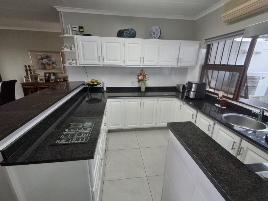 3 Bedroom Property for Sale in Uvongo KwaZulu-Natal