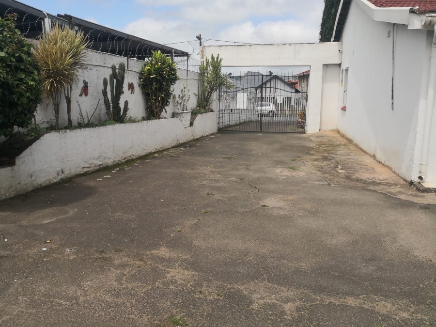 To Let 1 Bedroom Property for Rent in Raisethorpe KwaZulu-Natal