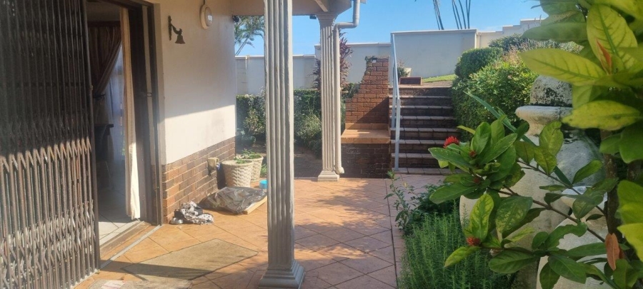 3 Bedroom Property for Sale in Umtentweni KwaZulu-Natal