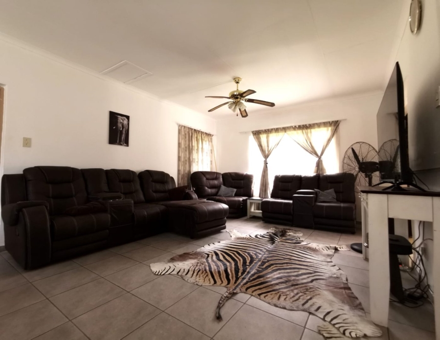 To Let 3 Bedroom Property for Rent in Aviary Hill KwaZulu-Natal