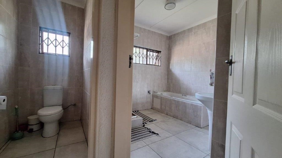 4 Bedroom Property for Sale in Hibberdene KwaZulu-Natal