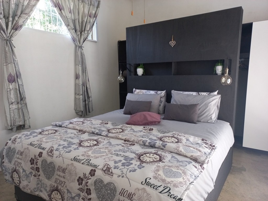 5 Bedroom Property for Sale in Umtentweni KwaZulu-Natal