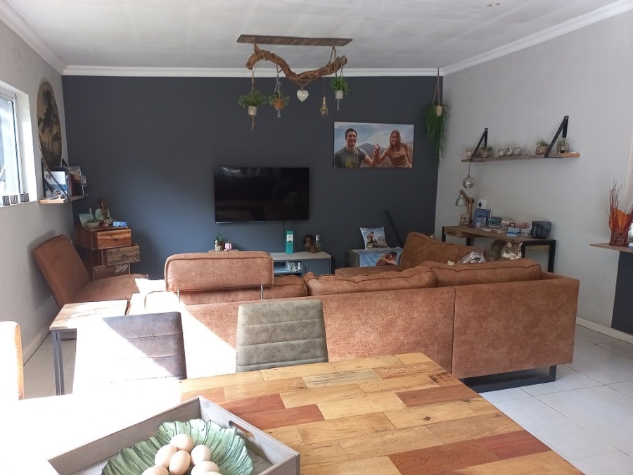 5 Bedroom Property for Sale in Umtentweni KwaZulu-Natal