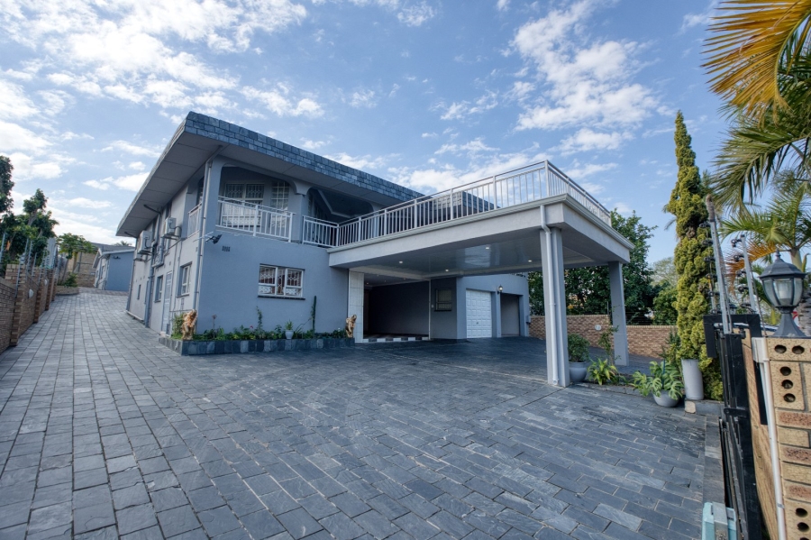 8 Bedroom Property for Sale in Ocean View KwaZulu-Natal