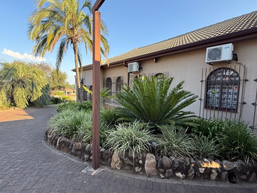 5 Bedroom Property for Sale in Amiel Park KwaZulu-Natal