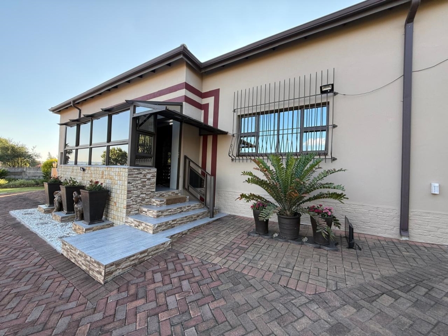 5 Bedroom Property for Sale in Amiel Park KwaZulu-Natal