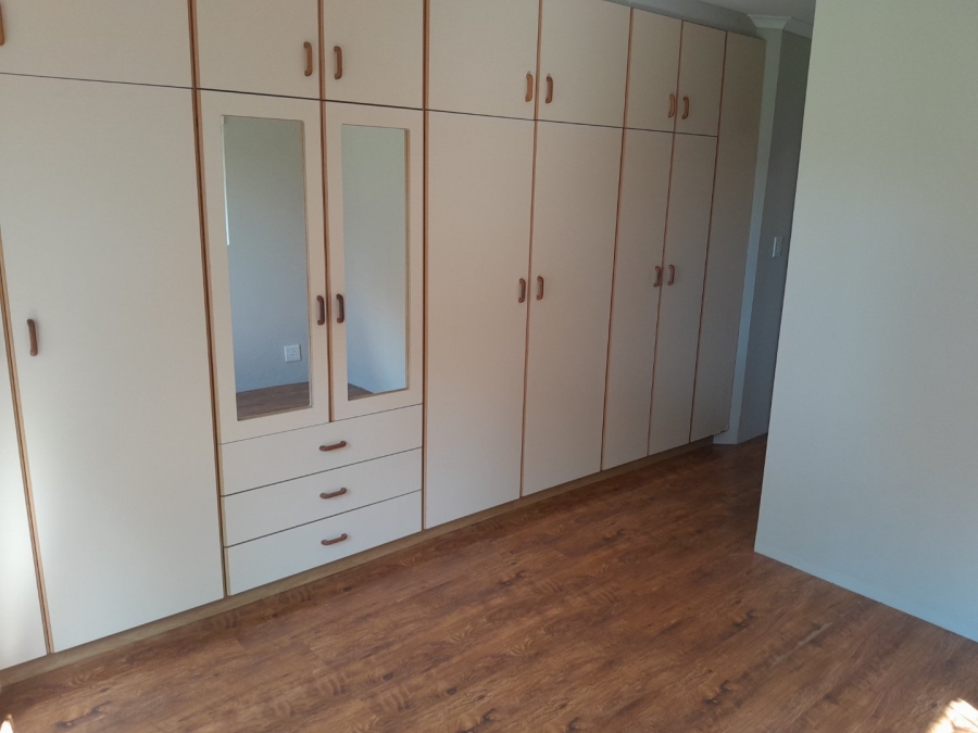 2 Bedroom Property for Sale in Lower Illovo KwaZulu-Natal