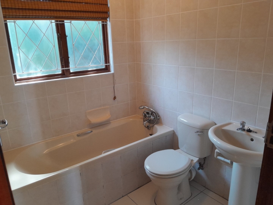 2 Bedroom Property for Sale in Lower Illovo KwaZulu-Natal