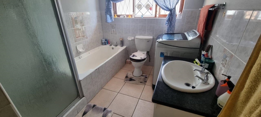 2 Bedroom Property for Sale in Sunwich Port KwaZulu-Natal