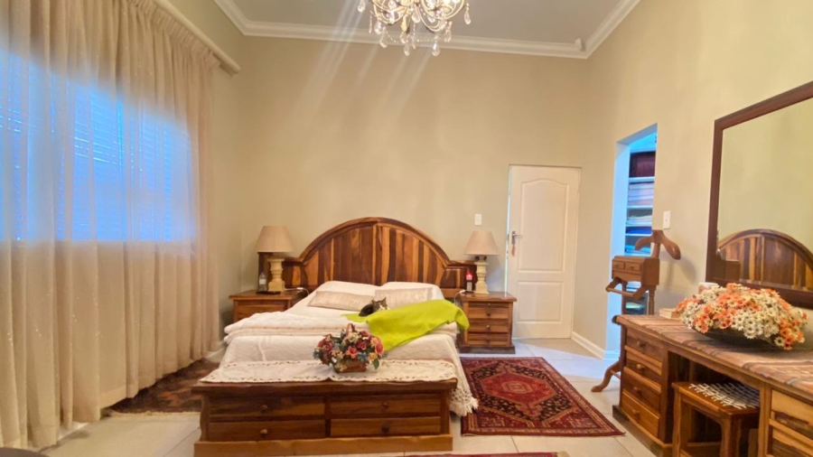 7 Bedroom Property for Sale in Signal Hill KwaZulu-Natal