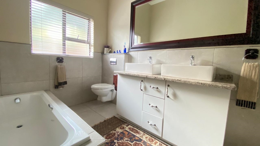 7 Bedroom Property for Sale in Signal Hill KwaZulu-Natal