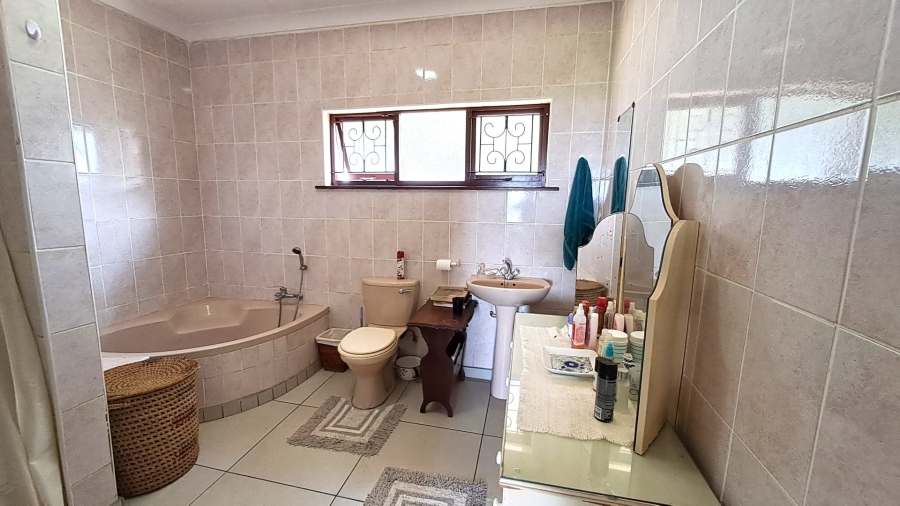 3 Bedroom Property for Sale in Port Edward KwaZulu-Natal