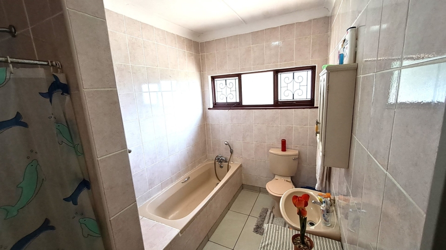 3 Bedroom Property for Sale in Port Edward KwaZulu-Natal