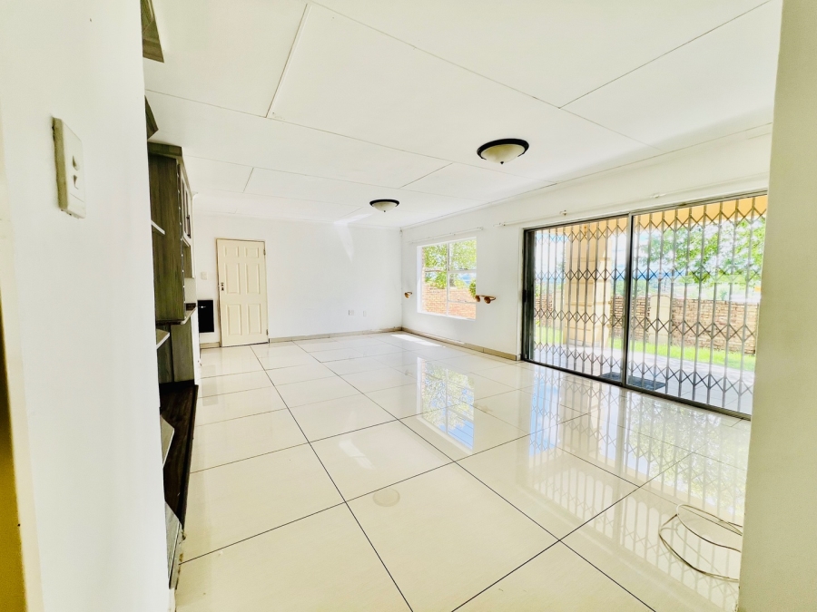 To Let 2 Bedroom Property for Rent in Signal Hill KwaZulu-Natal