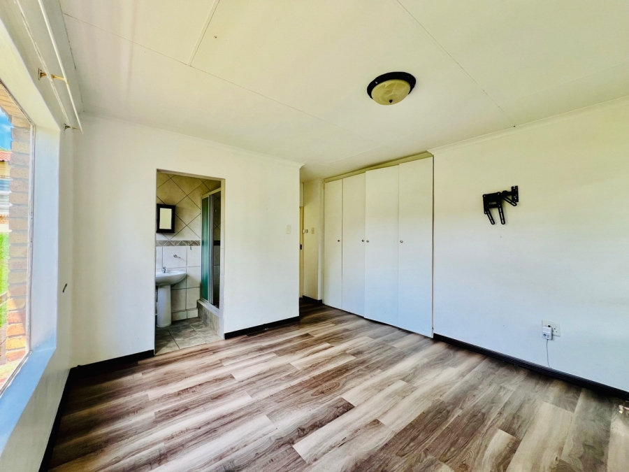 To Let 2 Bedroom Property for Rent in Signal Hill KwaZulu-Natal