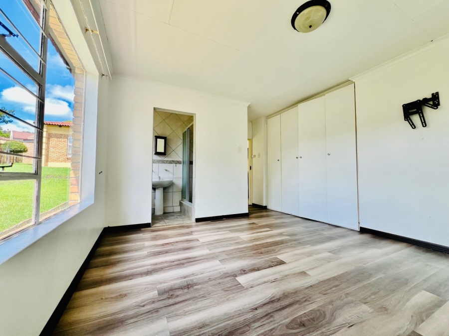 To Let 2 Bedroom Property for Rent in Signal Hill KwaZulu-Natal
