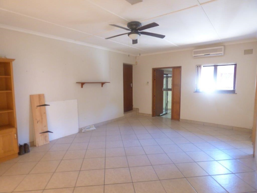 3 Bedroom Property for Sale in Umtentweni KwaZulu-Natal