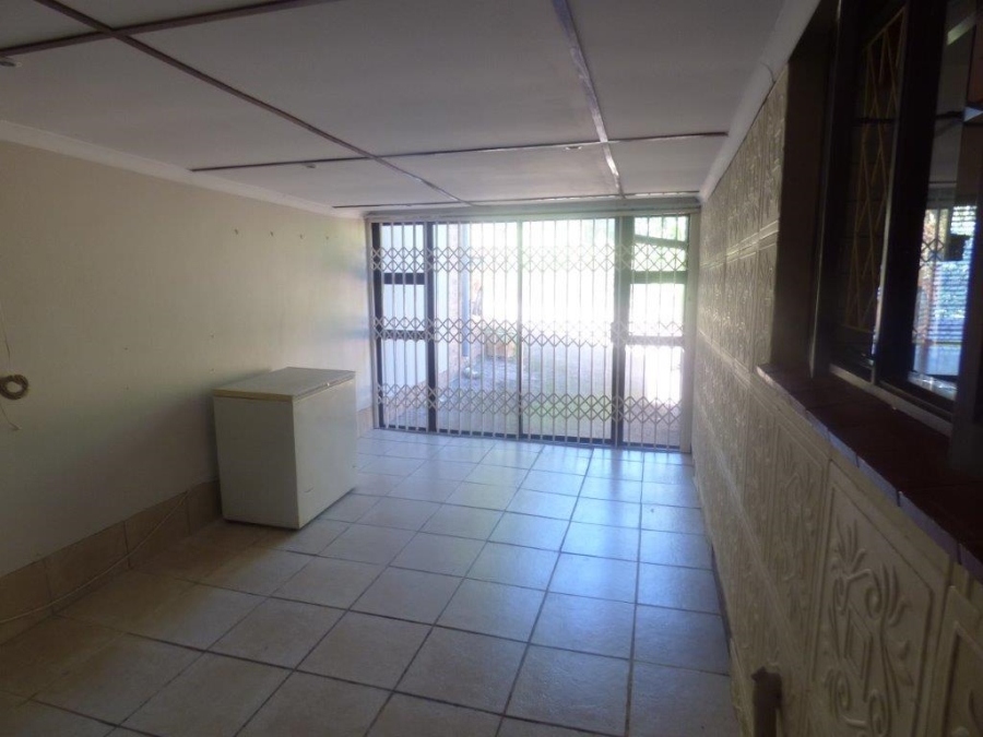 3 Bedroom Property for Sale in Umtentweni KwaZulu-Natal