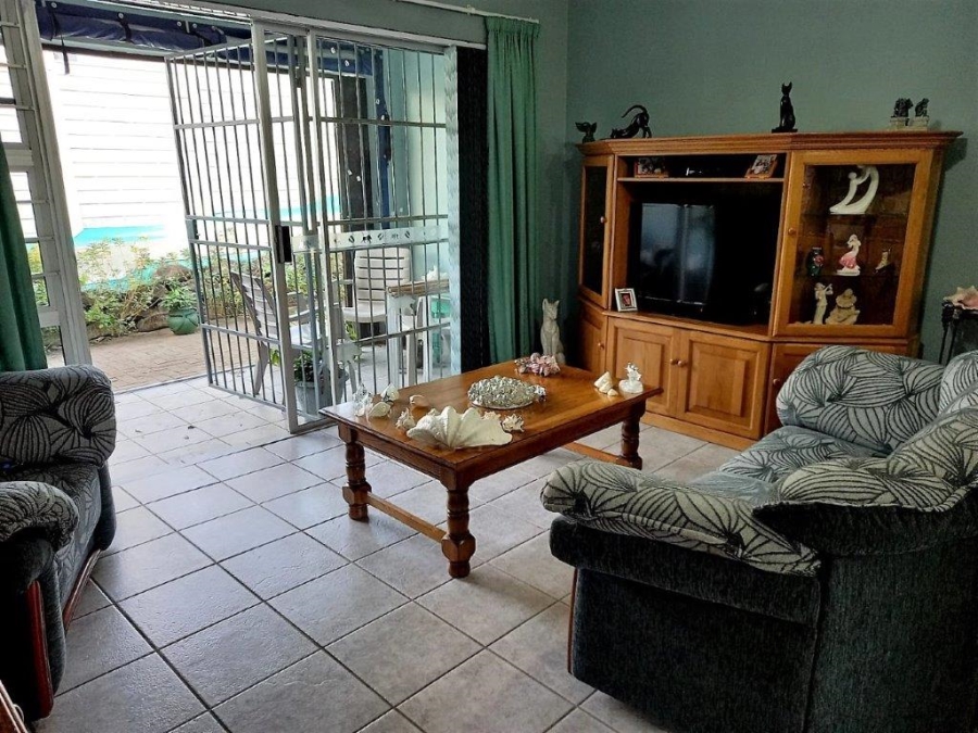 2 Bedroom Property for Sale in Uvongo KwaZulu-Natal